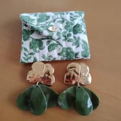 【セザンヌ】フラワーモチーフ ピアス ゴールド×グリーンのサムネイル