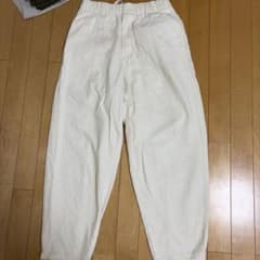 GU カジュアルパンツ ホワイト Sサイズのサムネイル
