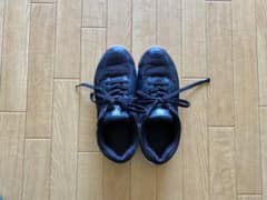 【値下げ】バレーボールシューズ24cm・デサント　黒　ブラックのサムネイル