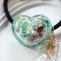 ✾ ヘアゴム ✾ シェイカー レジン ハンドメイド グリーン チャーム付