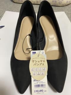 売り切り【5/14(日)まで限定値下げ】 GU マシュマロパンプス　25センチのサムネイル
