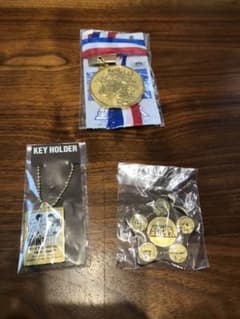 聖闘士星矢　キーホルダー二種とメダルのサムネイル