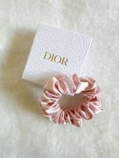 Dior サテン ヘアゴム ピンク 箱付きのサムネイル