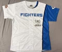 日本ハムファイターズ シャウエッセン40周年 ユニフォーム2枚、タオル１枚のサムネイル