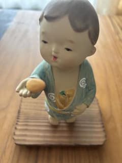 陶器人形　柿を持つわらべ人形　工芸品　五穀豊穣 置物 昭和レトロ 陶器製 男の子
