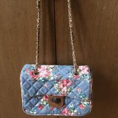 花柄のバッグのサムネイル