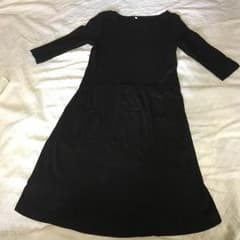 ユニクロ ◯黒ワンピースのサムネイル