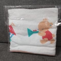 【新品、未使用】familiar ファミリア フード付きバスタオルのサムネイル