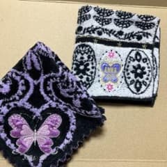 黒と紫の蝶刺繍タオルハンカチ2枚セット　ANNA SUIのサムネイル