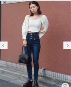 お値下げ！エモダ　ハイウエストデニムのサムネイル