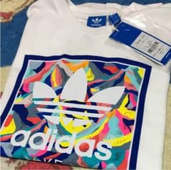 adidasTシャツのサムネイル