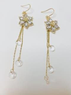 No.22 ハンドメイドピアス フラワー ゴールドカラーのサムネイル