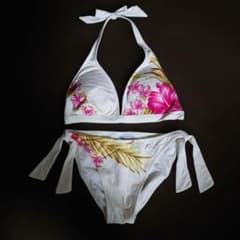 ホワイト フラワープリント セパレート水着 ビキニ ショートパンツ付き