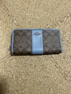 COACH財布のサムネイル