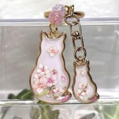 桜と親子猫キーホルダー レジンハンドメイド 取り外し可能な子猫の