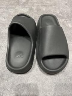 adidas YEEZY SLIDE ONYXのサムネイル
