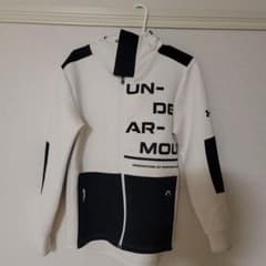 UNDER ARMOUR パーカー ホワイト×ブラック