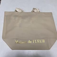 メゾンドフルール　フリルトートバッグ☆のサムネイル