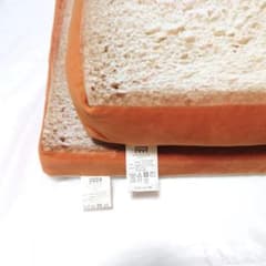 [完売品]東海オンエア ニトリ 低反発食パン モチモチ クッション 完売品]東海オンエア ニトリ 低反発食パン モチモチ クッション - メルカリ