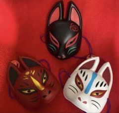 イチ推しお面！日本の伝統美’この価格でお届け致します！白&黒&赤の半面狐面３種類