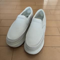 UGG 厚底スリッポン ホワイトのサムネイル