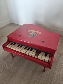 ★当時物★昭和レトロ ★木製 ★トイピアノ 赤★Sky Grand Pianoのサムネイル