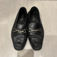 ZARA 黒 ローファー 金具付きのサムネイル