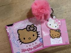 ハローキティ ふわふわファーチャームBOOKのサムネイル