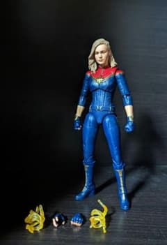 マーベルレジェンド　マーベルズ　キャプテン・マーベル　6インチ　フィギュアのサムネイル