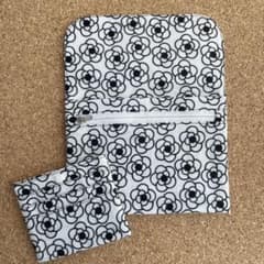 【ハンドメイド】お薬手帳・通帳ケース ＆ インナーカードケース モノトーン花柄のサムネイル