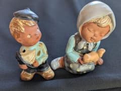 ヴィンテージ 陶器製 男の子と女の子の置物 2体セット - メルカリ