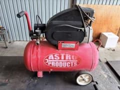 ど*ど様 ASTRO PRODUCTS エアコンプレッサー 39L AP0407のサムネイル