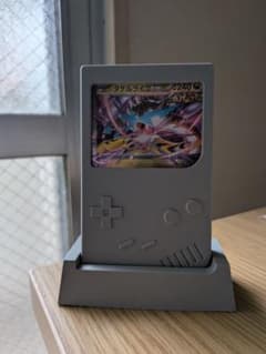 Game Boy-style card stand, compatible with Pokémon cards, 3D printed.