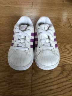 adidas スニーカーのサムネイル