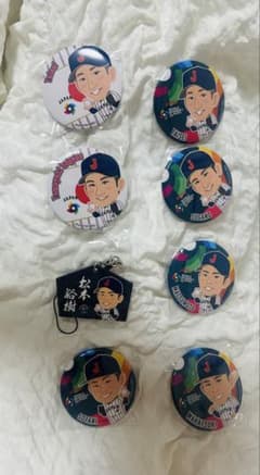 wbc 絵馬缶バッジ 8個セット - メルカリ
