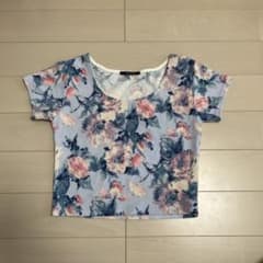 one way 花柄 半袖 クロップド丈 Tシャツのサムネイル
