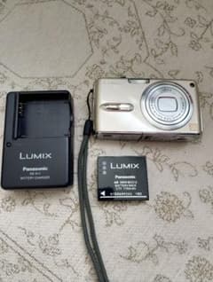 ジャンク品] LUMIX DMC-FX07 本体 バッテリー 充電器 - メルカリ