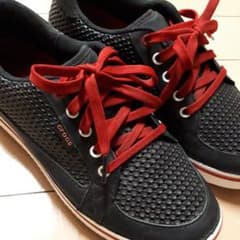crocsのスニーカーのサムネイル