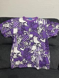 【値下げDisney 】デイジーダック 総柄 Tシャツ パープルのサムネイル