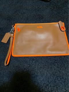 coach コーチ　レザー　ベージュオレンジ　クラッチバッグのサムネイル