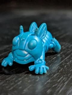 ライダーバッタ　アラレちゃん消しゴム　当時物のサムネイル