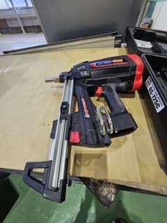 超美品/マックス／ＭＡＸ 充電式ピン打ち機 ガスネイラGS-725Cのサムネイル
