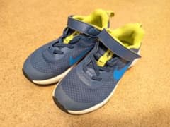 Nike キッズスニーカー 青/黄 ベルクロのサムネイル
