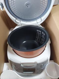 5回のみ使用　東芝 炊飯器 5.5合 IH　RC-10HK　釜のサムネイル