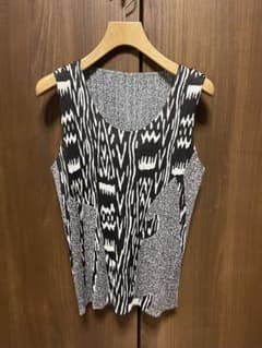 PLEATS PLEASE ISSEY MIYAKE ノースリーブ モノトーン - メルカリ