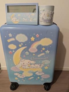 シナモロール キャリーケースとマグカップのサムネイル