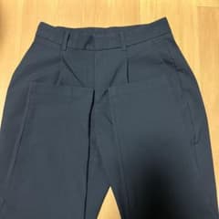 GU ジーユー　ストレッチ　テーパードパンツ Sサイズのサムネイル