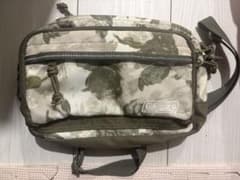 Coleman ショルダーバッグ カモフラージュ柄のサムネイル
