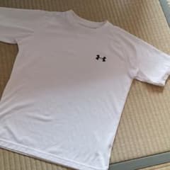 used  アンダーアーマー　130センチ　白　Ｔシャツのサムネイル