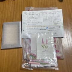フェリシモ　花と木の実のサンプラー刺繍フレームのサムネイル